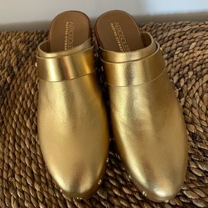 Aerosoles gold leather clogs